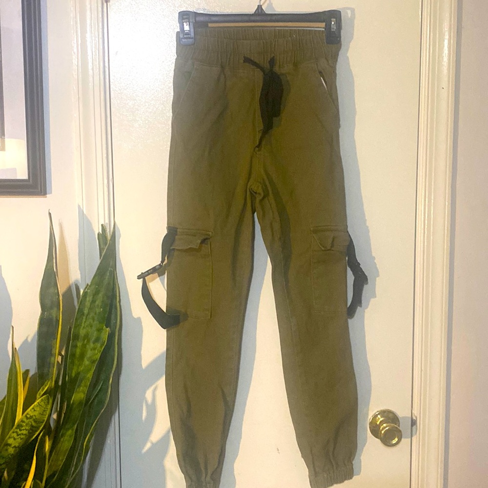 Sz 0/00 green cargo pocket with buckle detail jogger leg bottom elastic waist